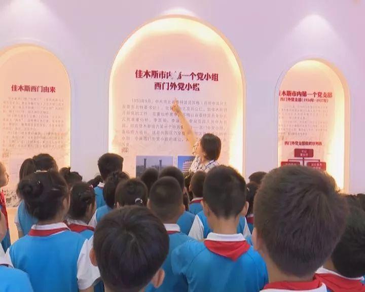 逃离废弃火车站
